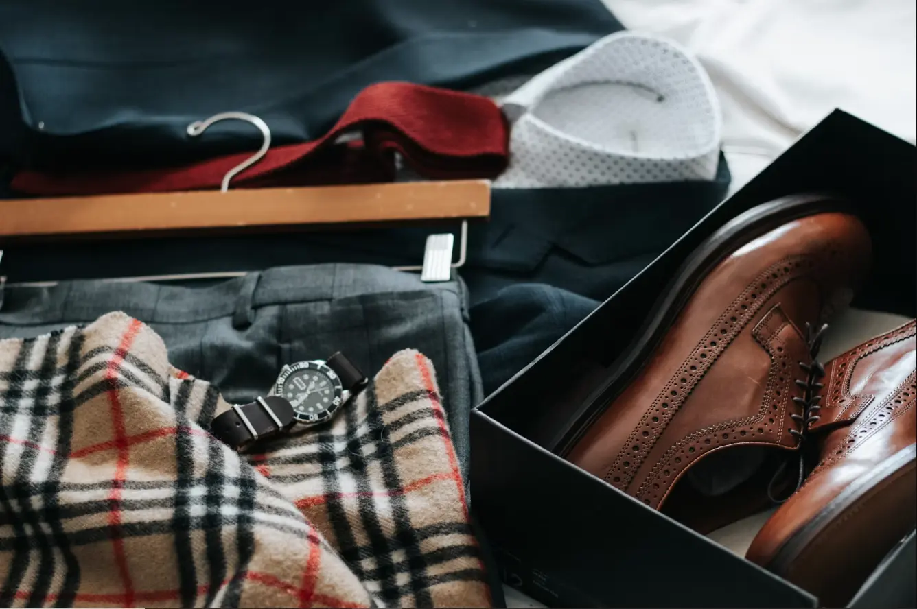 Stilvoller Mann in modernem Herren-Outfit von modefanatiker